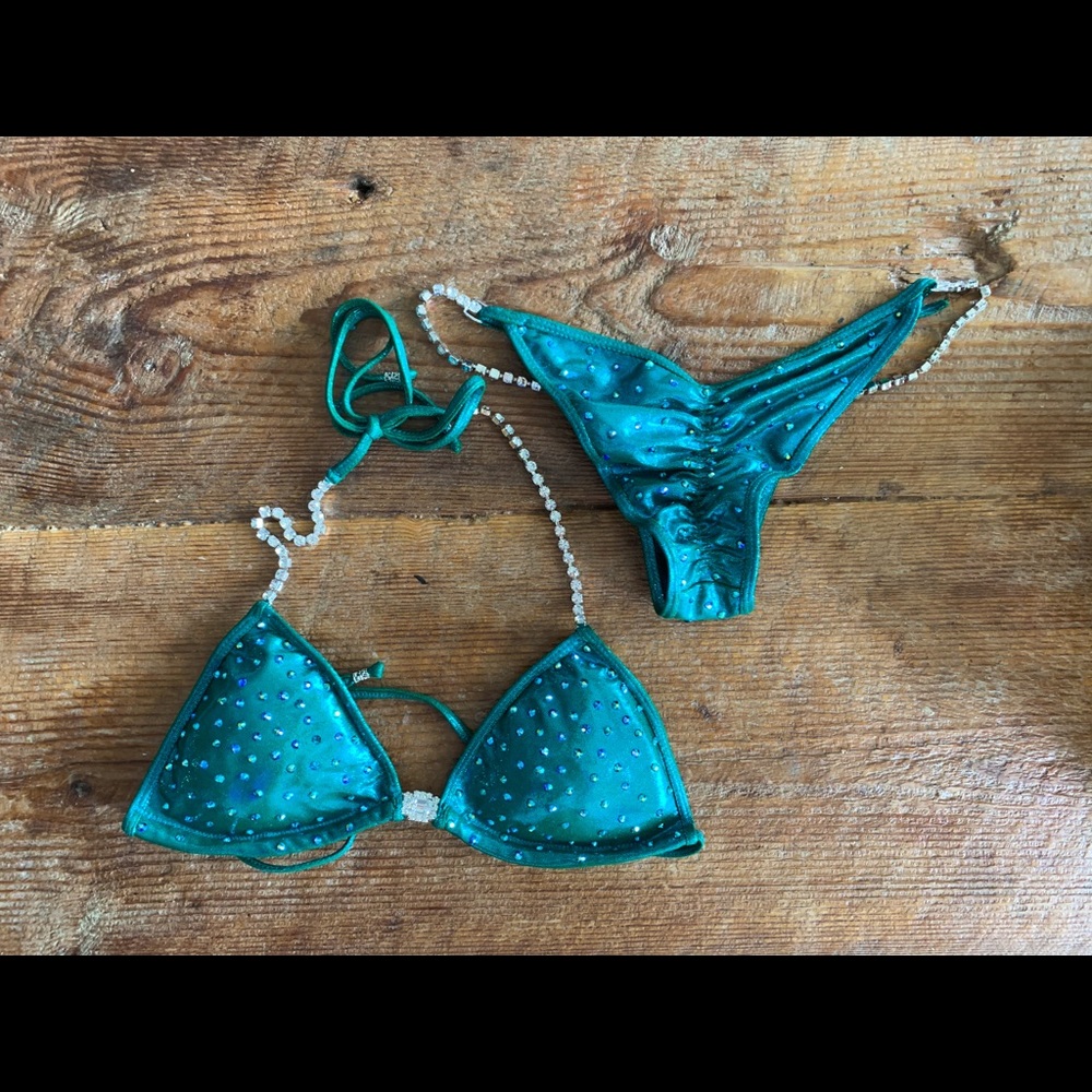 Stunning bikini bodybuilding competition suit